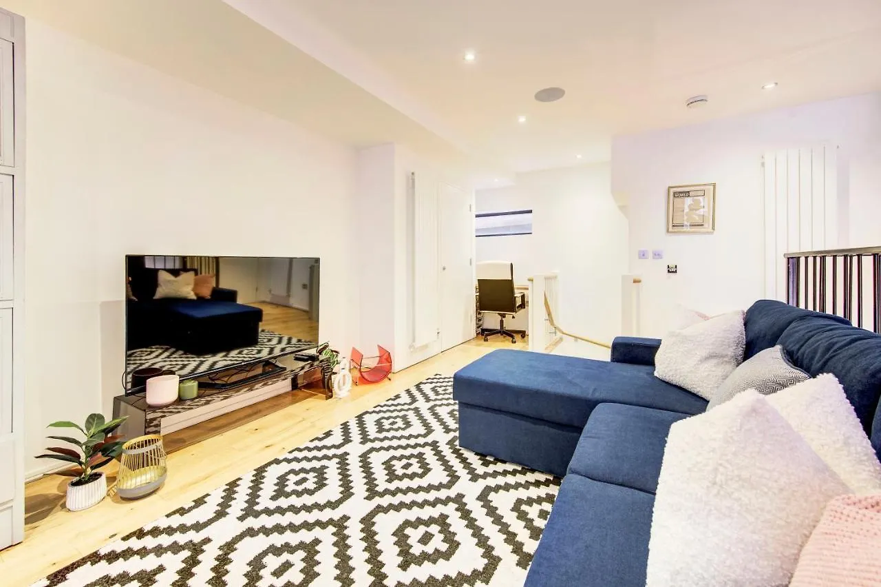 Shoreditch 3-Storey Maisonette - By Living Elite Apartments London United Kingdom