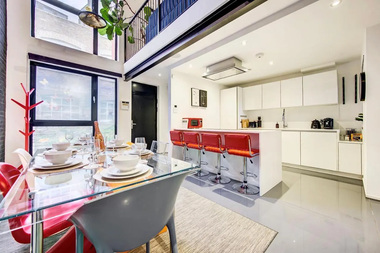 Shoreditch 3-Storey Maisonette - By Living Elite Apartments London