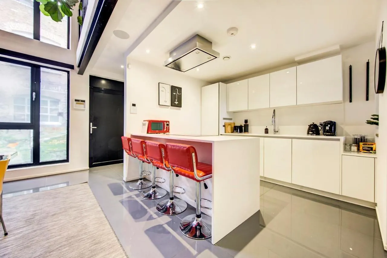 Shoreditch 3-Storey Maisonette - By Living Elite Apartments London