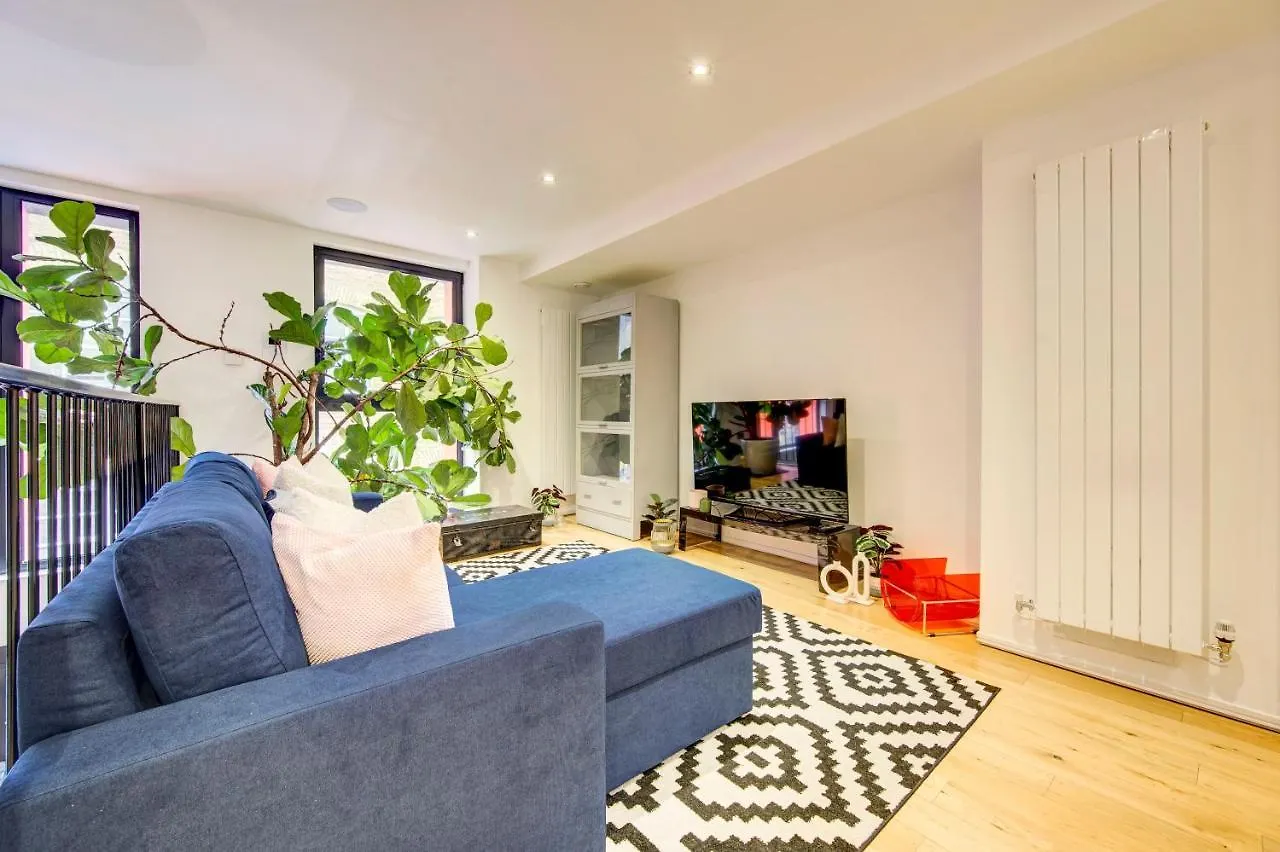 Shoreditch 3-Storey Maisonette - By Living Elite Apartments London