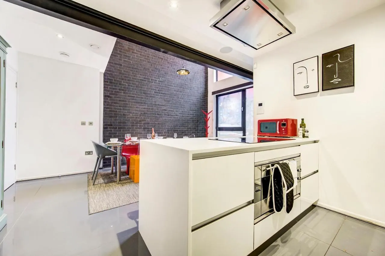 Shoreditch 3-Storey Maisonette - By Living Elite Apartments London