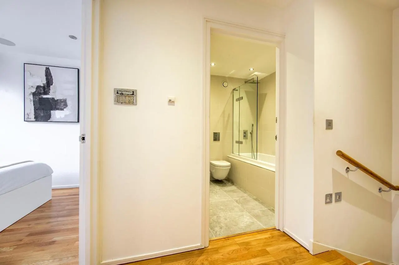 Shoreditch 3-Storey Maisonette - By Living Elite Apartments London