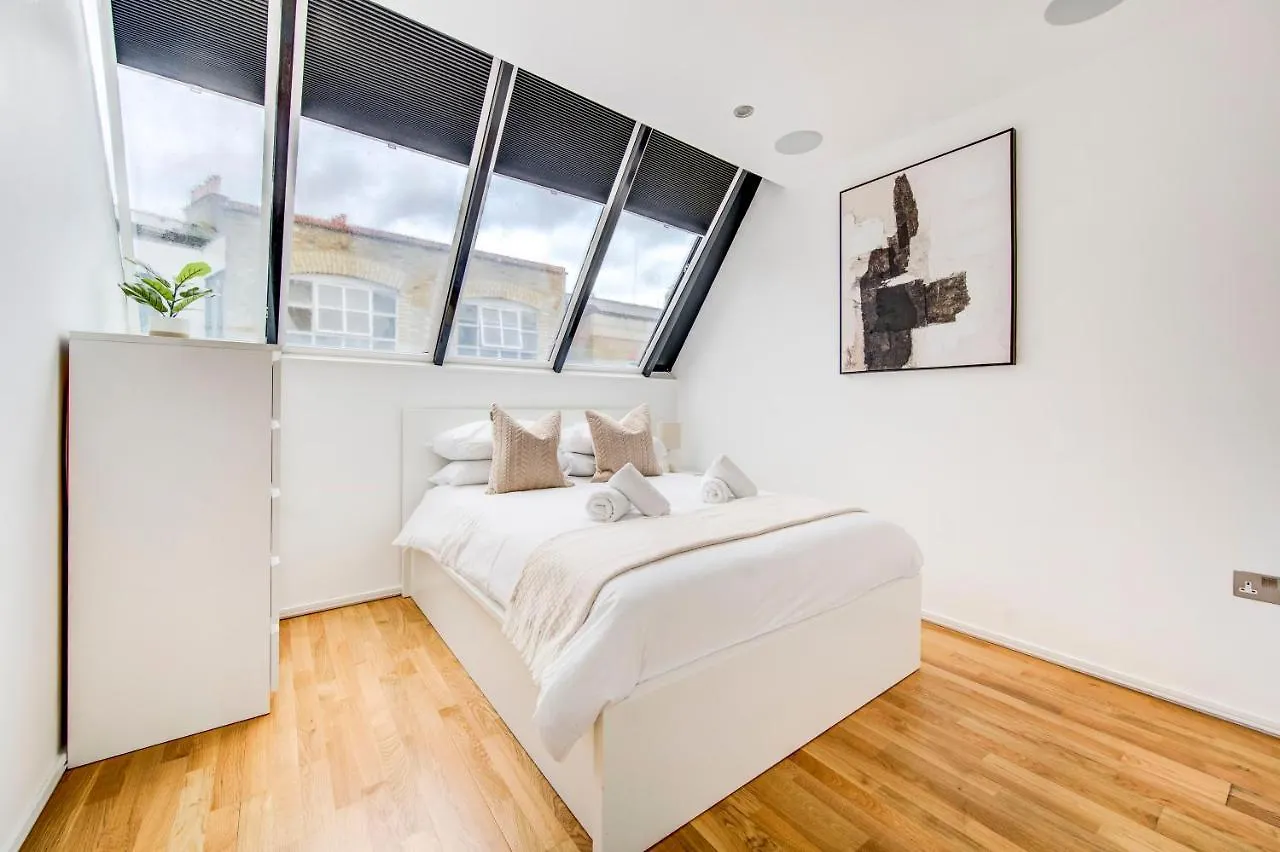 Shoreditch 3-Storey Maisonette - By Living Elite Apartments London