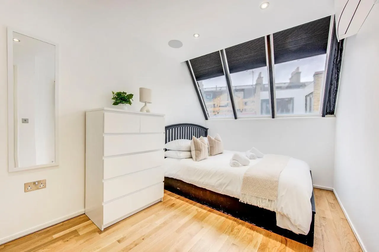Shoreditch 3-Storey Maisonette - By Living Elite Apartments London